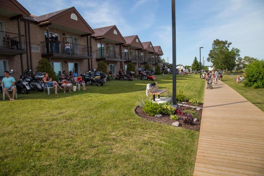 Waterfront Inn New Liskeard Экстерьер фото