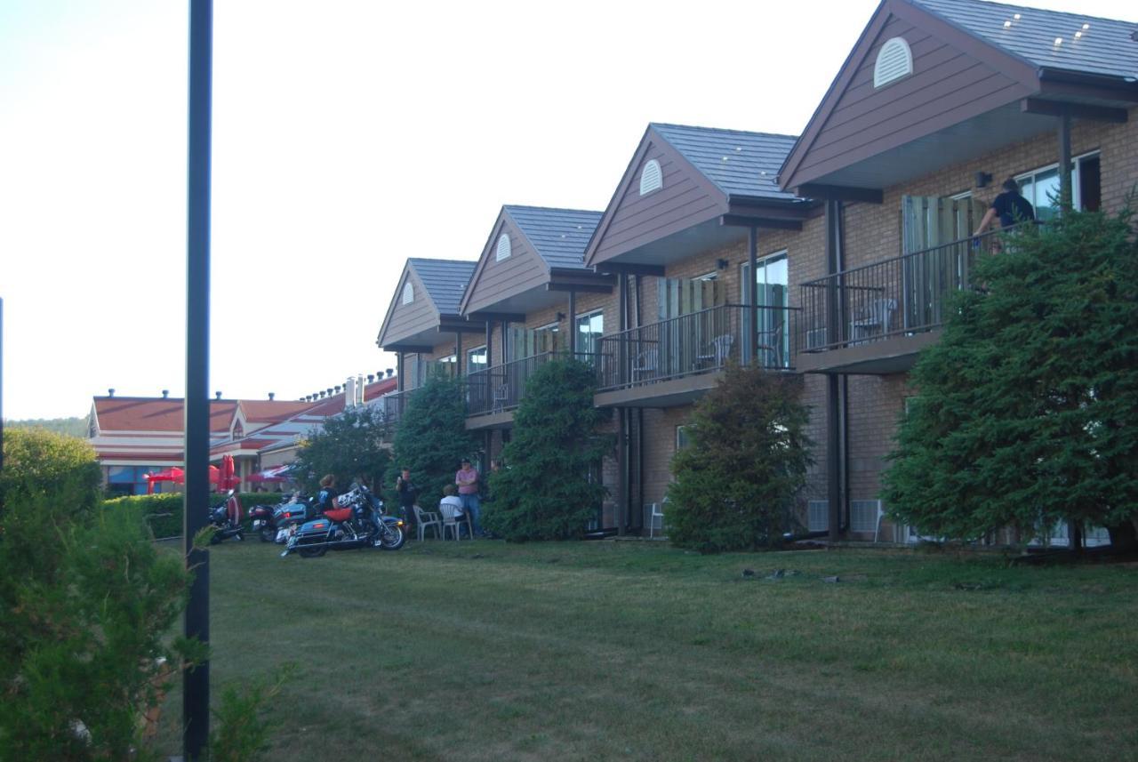 Waterfront Inn New Liskeard Экстерьер фото